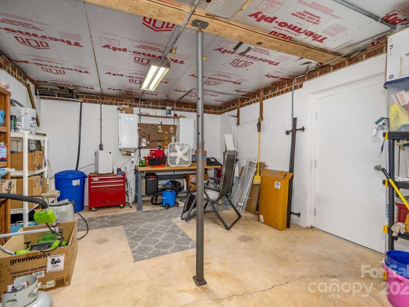 141 Badin Lake Circle, New London, NC 28127.  MLS# CAR4266787, YatesRealty ID 19917. 