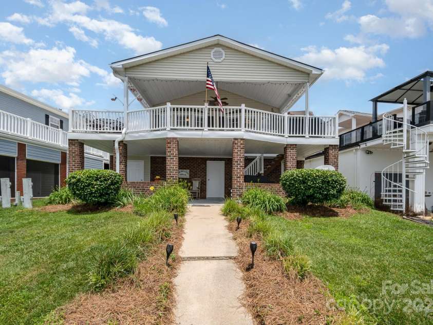 141 Badin Lake Circle, New London, NC 28127.  MLS# CAR4266787, YatesRealty ID 19917. 