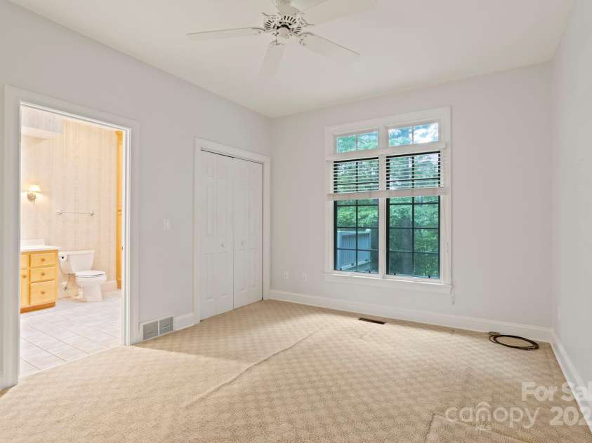 132 Berry Creek Drive, Flat Rock, NC 28731.  MLS# CAR4271420, YatesRealty ID 19919. 