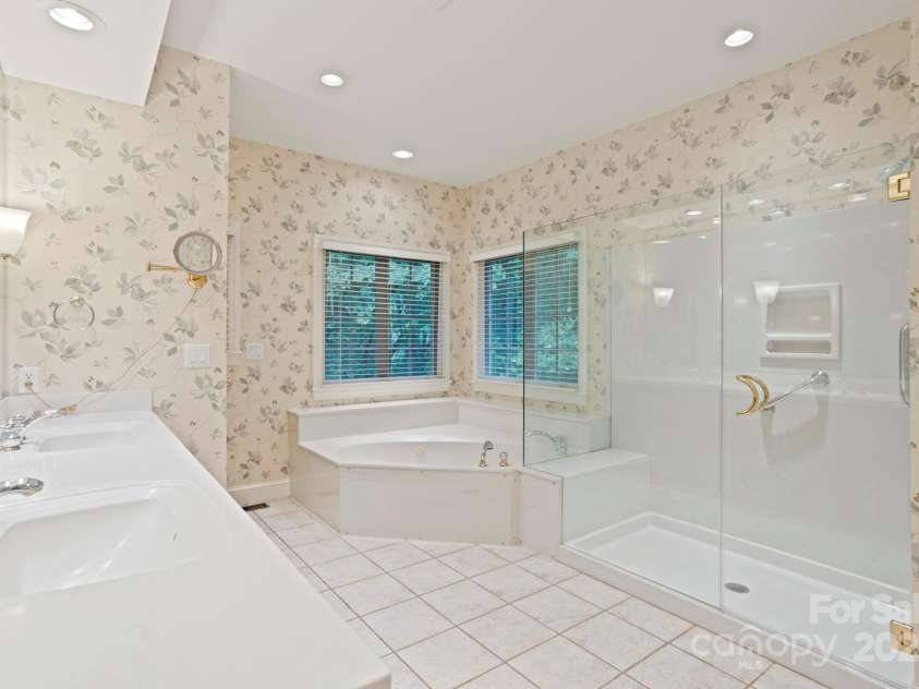 132 Berry Creek Drive, Flat Rock, NC 28731.  MLS# CAR4271420, YatesRealty ID 19919. 