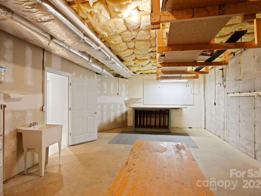 132 Berry Creek Drive, Flat Rock, NC 28731.  MLS# CAR4271420, YatesRealty ID 19919. 