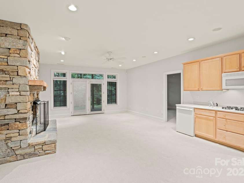 132 Berry Creek Drive, Flat Rock, NC 28731.  MLS# CAR4271420, YatesRealty ID 19919. 