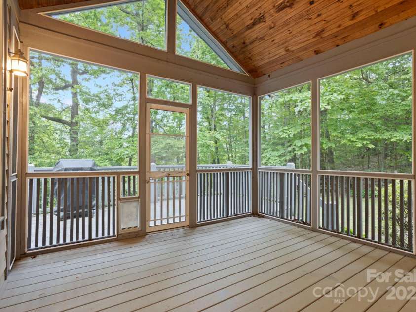 132 Berry Creek Drive, Flat Rock, NC 28731.  MLS# CAR4271420, YatesRealty ID 19919. 