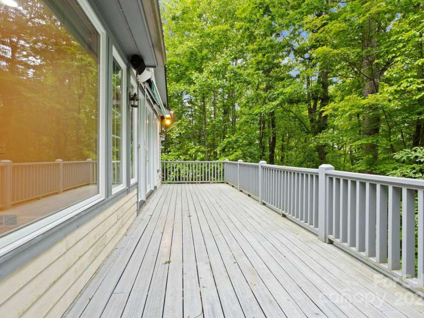 132 Berry Creek Drive, Flat Rock, NC 28731.  MLS# CAR4271420, YatesRealty ID 19919. 