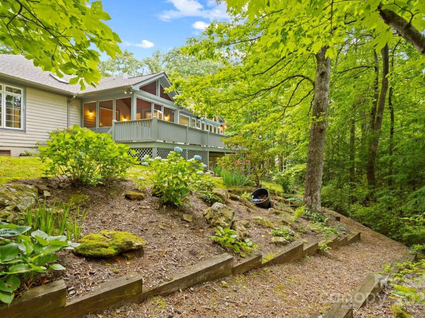 132 Berry Creek Drive, Flat Rock, NC 28731.  MLS# CAR4271420, YatesRealty ID 19919. 