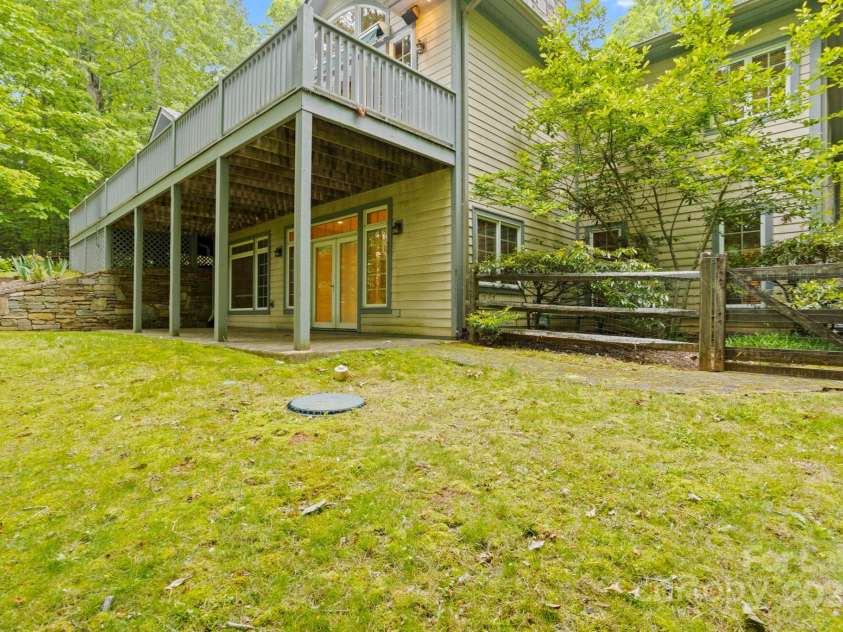 132 Berry Creek Drive, Flat Rock, NC 28731.  MLS# CAR4271420, YatesRealty ID 19919. 