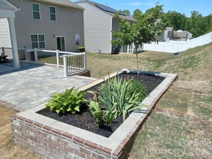 5108 Briscoe Drive, Charlotte, NC 28214.  MLS# CAR4416752, YatesRealty ID 19919. 