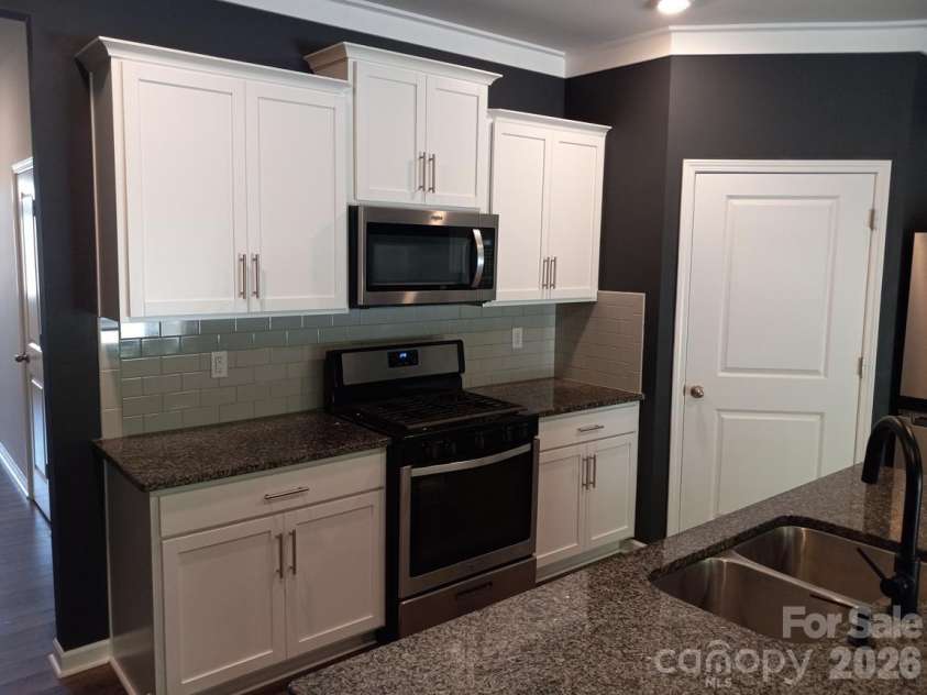 5108 Briscoe Drive, Charlotte, NC 28214.  MLS# CAR4416752, YatesRealty ID 19919. 