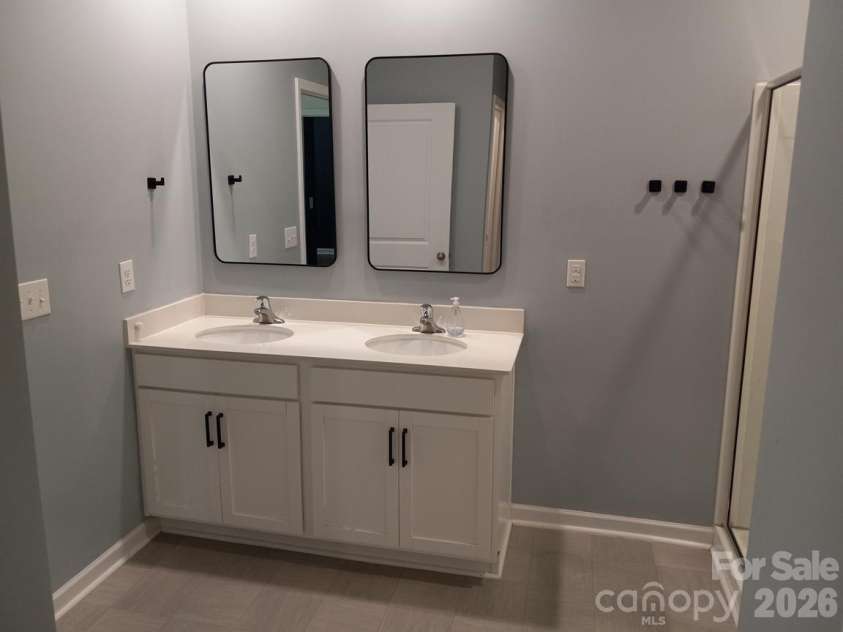 5108 Briscoe Drive, Charlotte, NC 28214.  MLS# CAR4416752, YatesRealty ID 19919. 