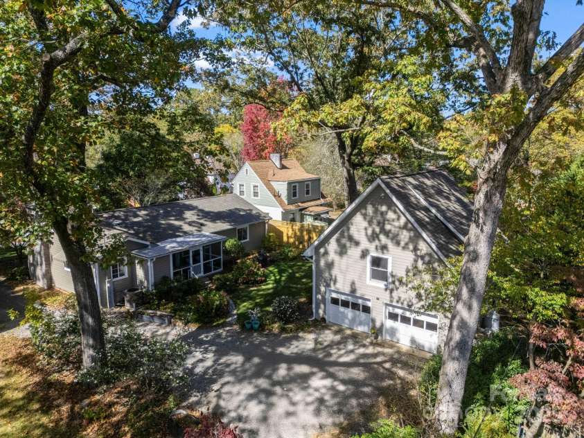 1618 Kensington Road, Hendersonville, NC 28791.  MLS# CAR4318537, YatesRealty ID 1992. 
