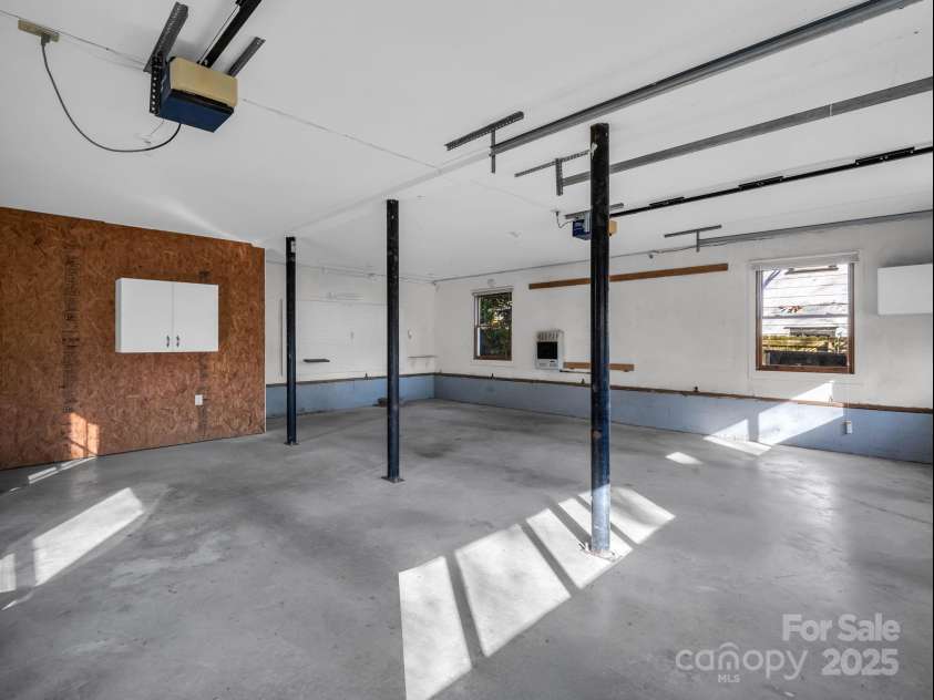 1618 Kensington Road, Hendersonville, NC 28791.  MLS# CAR4318537, YatesRealty ID 1992. Workshop Space & Storage