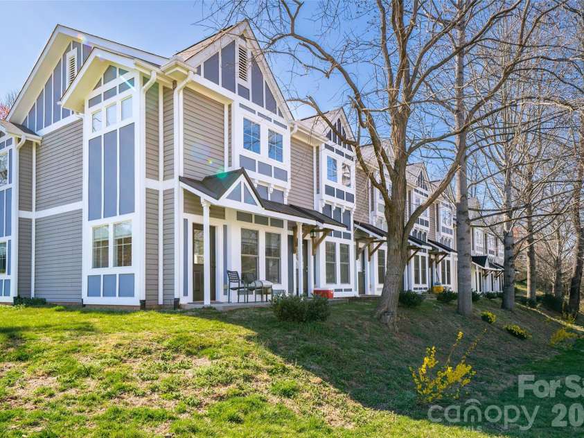 3 Penley Avenue, Asheville, NC 28804.  MLS# CAR4344706, YatesRealty ID 19920. 