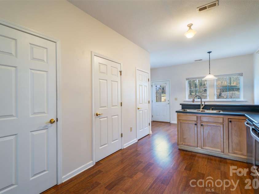 3 Penley Avenue, Asheville, NC 28804.  MLS# CAR4344706, YatesRealty ID 19920. 