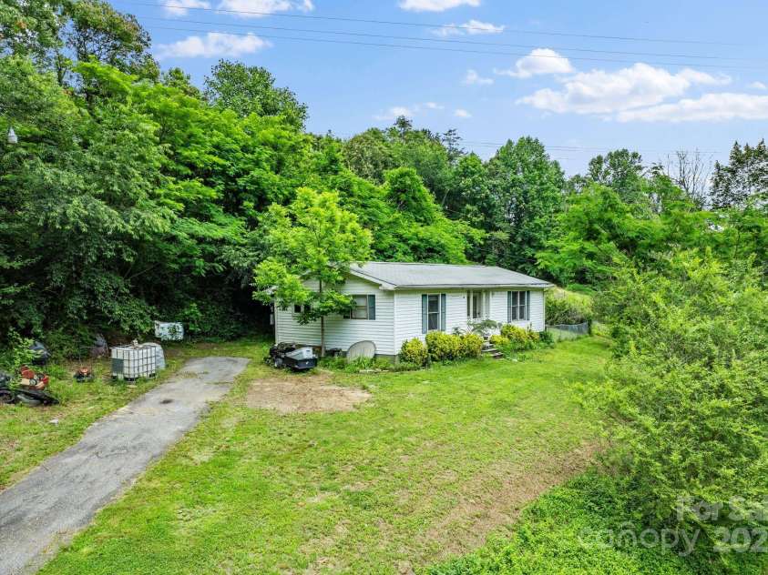 92 Flynn Branch Road, Asheville, NC 28804.  MLS# CAR4271189, YatesRealty ID 19920. 
