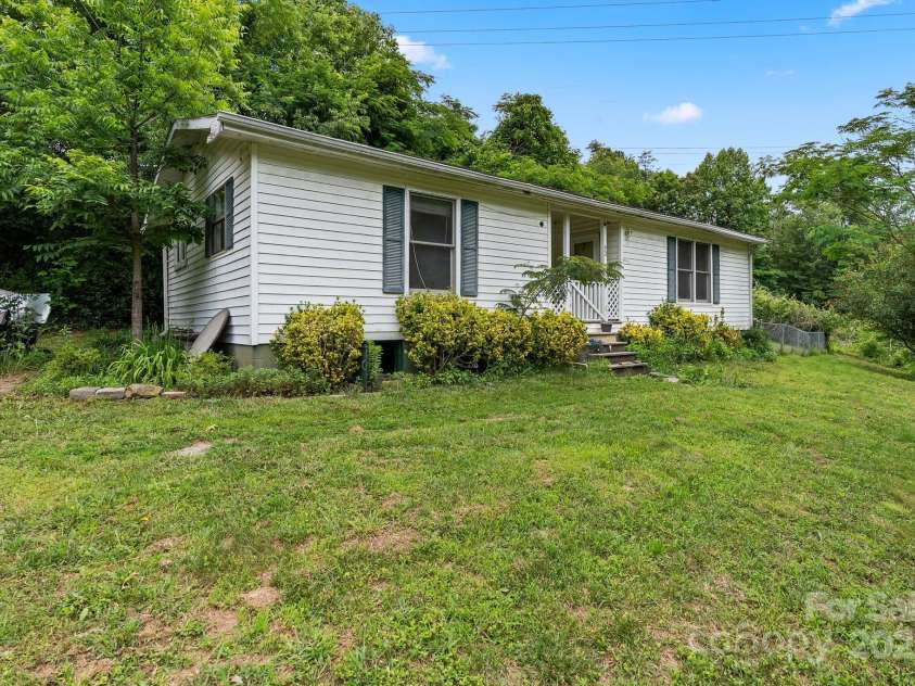 92 Flynn Branch Road, Asheville, NC 28804.  MLS# CAR4271189, YatesRealty ID 19920. 