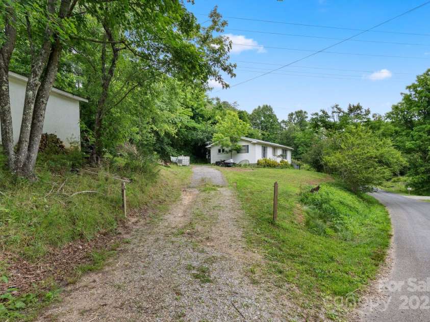 92 Flynn Branch Road, Asheville, NC 28804.  MLS# CAR4271189, YatesRealty ID 19920. 