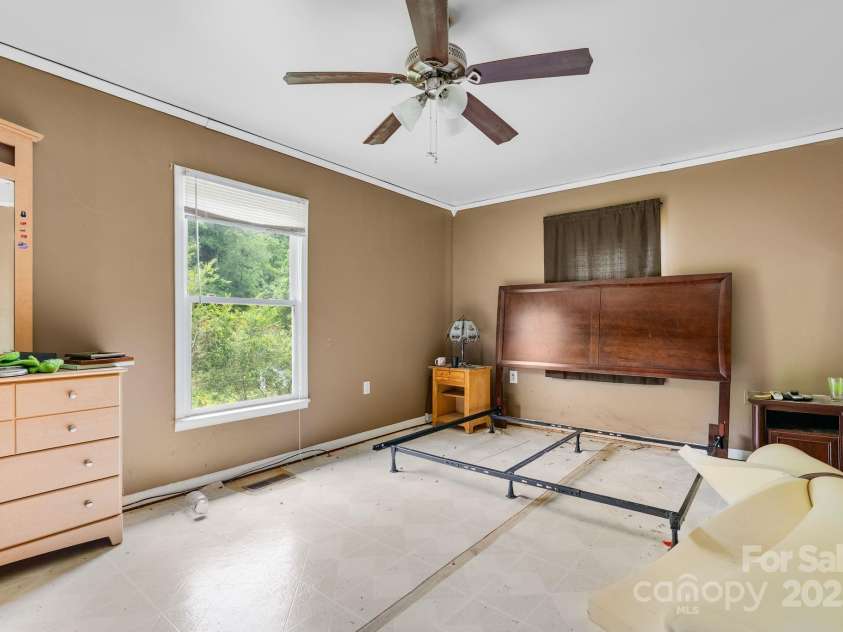 92 Flynn Branch Road, Asheville, NC 28804.  MLS# CAR4271189, YatesRealty ID 19920. 