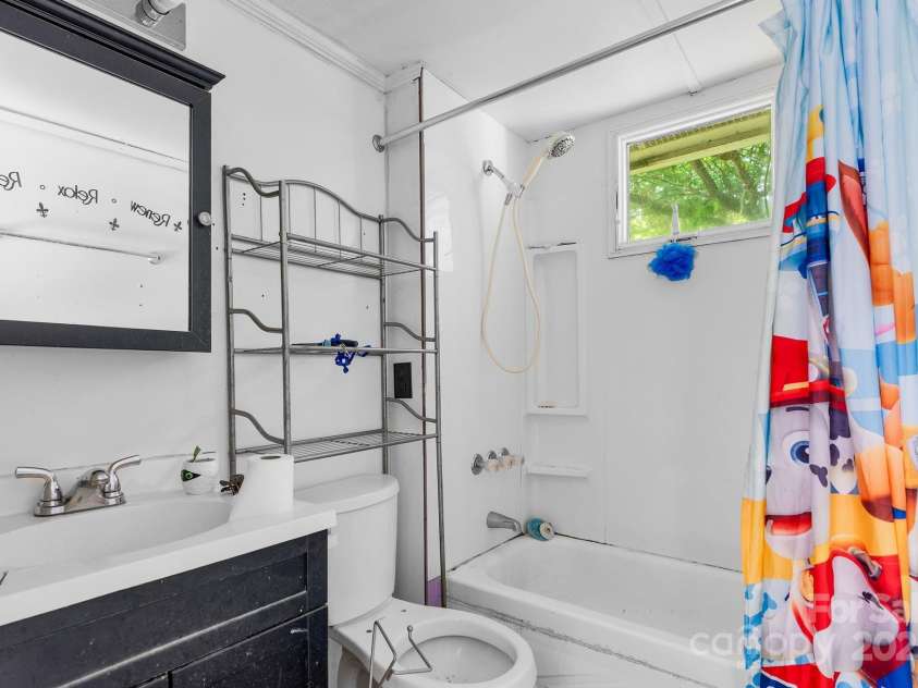 92 Flynn Branch Road, Asheville, NC 28804.  MLS# CAR4271189, YatesRealty ID 19920. 