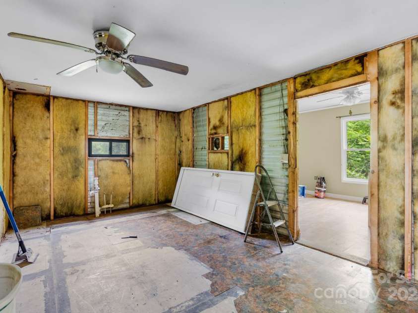 92 Flynn Branch Road, Asheville, NC 28804.  MLS# CAR4271189, YatesRealty ID 19920. 