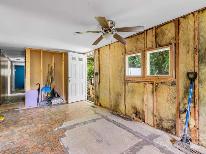 92 Flynn Branch Road, Asheville, NC 28804.  MLS# CAR4271189, YatesRealty ID 19920. 