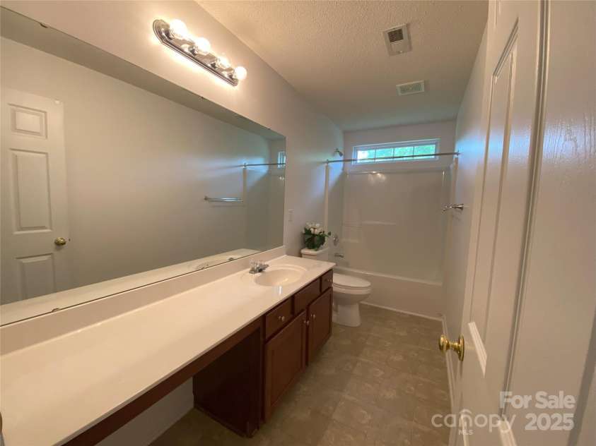 3933 Cameron Creek Drive, Matthews, NC 28105.  MLS# CAR4271452, YatesRealty ID 19921. 