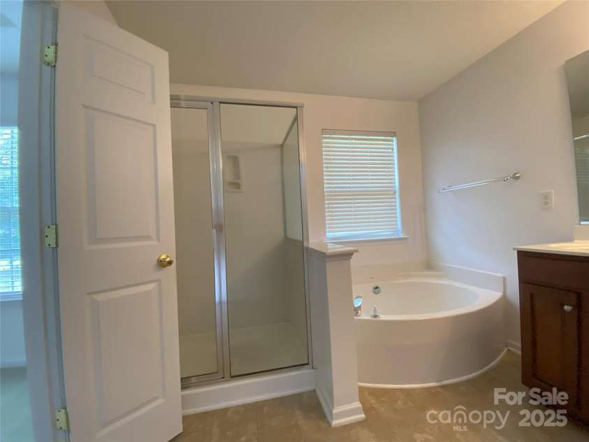 3933 Cameron Creek Drive, Matthews, NC 28105.  MLS# CAR4271452, YatesRealty ID 19921. 