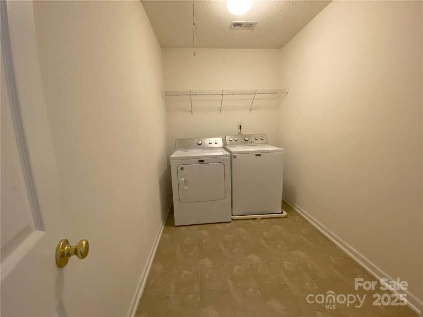3933 Cameron Creek Drive, Matthews, NC 28105.  MLS# CAR4271452, YatesRealty ID 19921. 