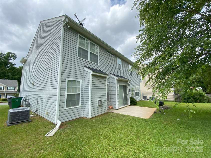 3933 Cameron Creek Drive, Matthews, NC 28105.  MLS# CAR4271452, YatesRealty ID 19921. 