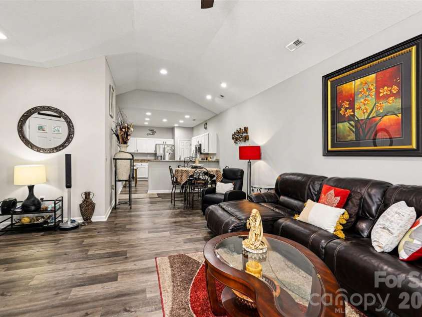8057 Sultana Circle, Charlotte, NC 28227.  MLS# CAR4344775, YatesRealty ID 19921. 