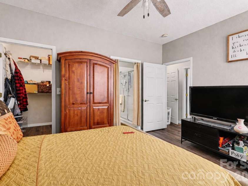 8057 Sultana Circle, Charlotte, NC 28227.  MLS# CAR4344775, YatesRealty ID 19921. 