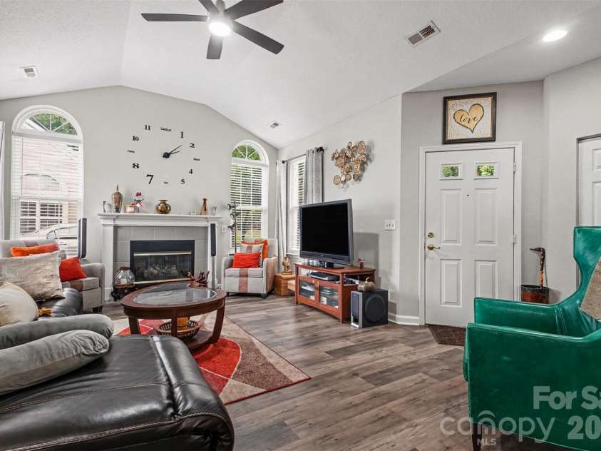 8057 Sultana Circle, Charlotte, NC 28227.  MLS# CAR4418634, YatesRealty ID 19921. 