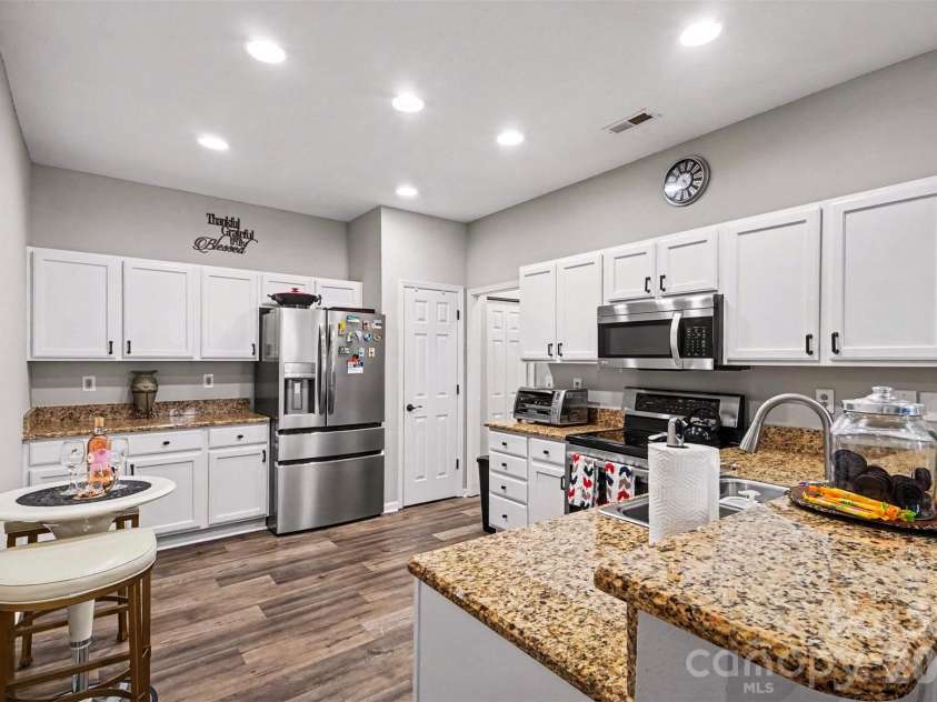 8057 Sultana Circle, Charlotte, NC 28227.  MLS# CAR4418634, YatesRealty ID 19921. 