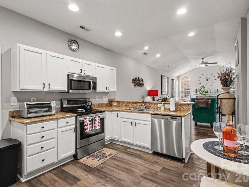 8057 Sultana Circle, Charlotte, NC 28227.  MLS# CAR4418634, YatesRealty ID 19921. 