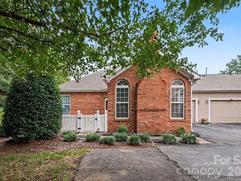 8057 Sultana Circle, Charlotte, NC 28227.  MLS# CAR4418634, YatesRealty ID 19921. 
