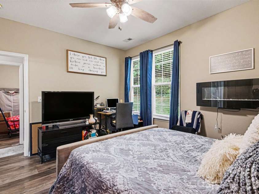 8057 Sultana Circle, Charlotte, NC 28227.  MLS# CAR4418634, YatesRealty ID 19921. 