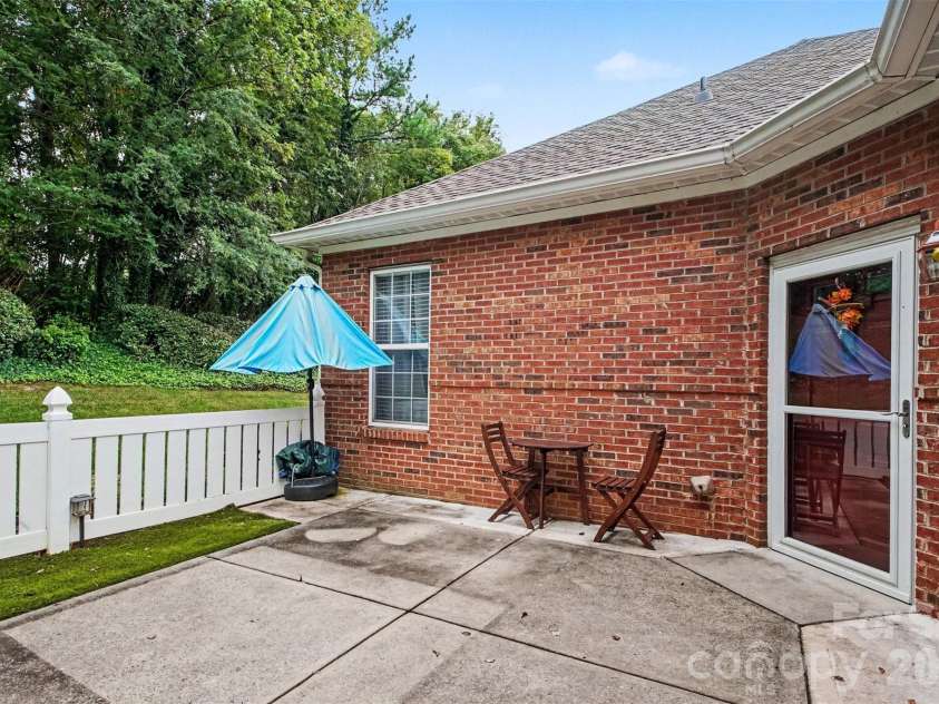 8057 Sultana Circle, Charlotte, NC 28227.  MLS# CAR4418634, YatesRealty ID 19921. 
