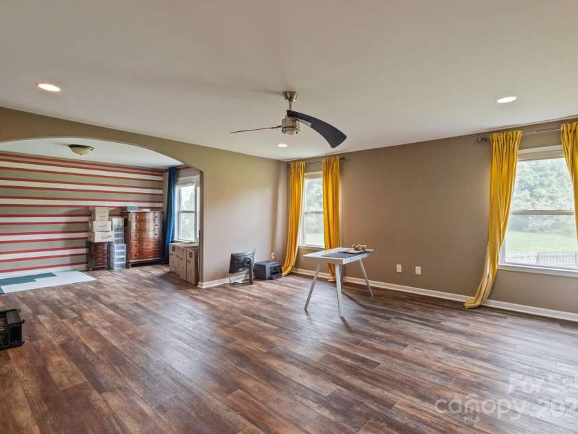 2100 Darian Way, Waxhaw, NC 28173.  MLS# CAR4271486, YatesRealty ID 19922. 