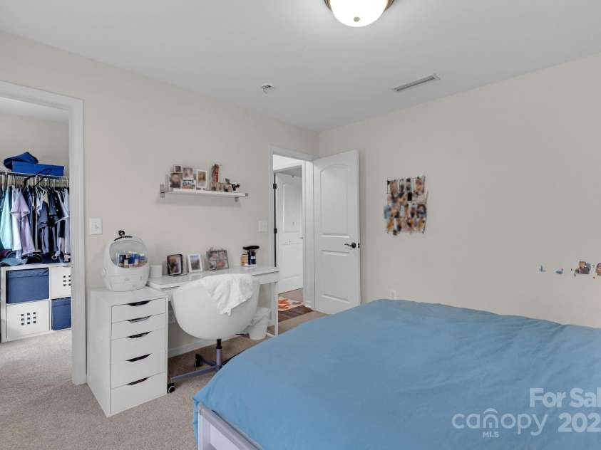 2100 Darian Way, Waxhaw, NC 28173.  MLS# CAR4271486, YatesRealty ID 19922. 