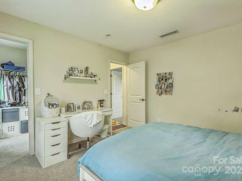 2100 Darian Way, Waxhaw, NC 28173.  MLS# CAR4271486, YatesRealty ID 19922. 