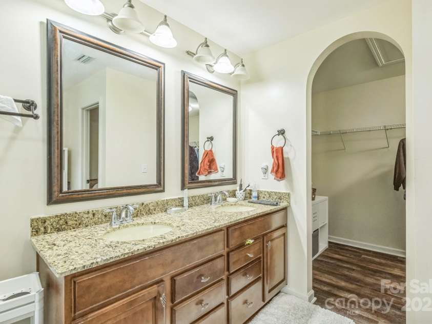 2100 Darian Way, Waxhaw, NC 28173.  MLS# CAR4271486, YatesRealty ID 19922. 