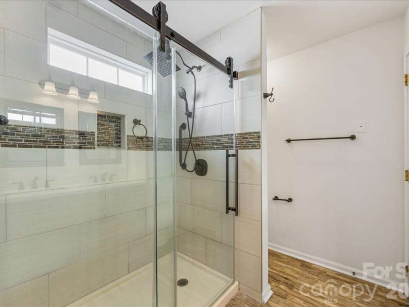 14242 Carolina Forest Court, Charlotte, NC 28273.  MLS# CAR4348944, YatesRealty ID 19923. Primary Bath