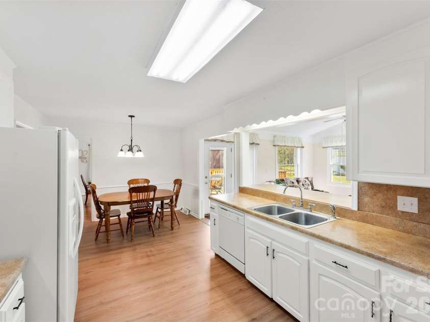 1347 Meadow Lakes Road, Rock Hill, SC 29732.  MLS# CAR4344325, YatesRealty ID 19924. 