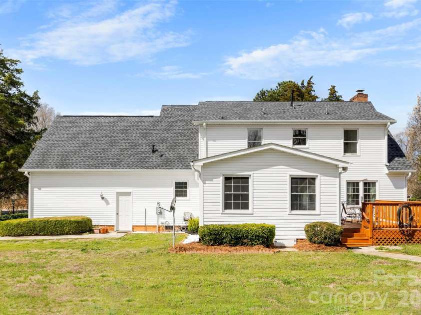 1347 Meadow Lakes Road, Rock Hill, SC 29732.  MLS# CAR4344325, YatesRealty ID 19924. 