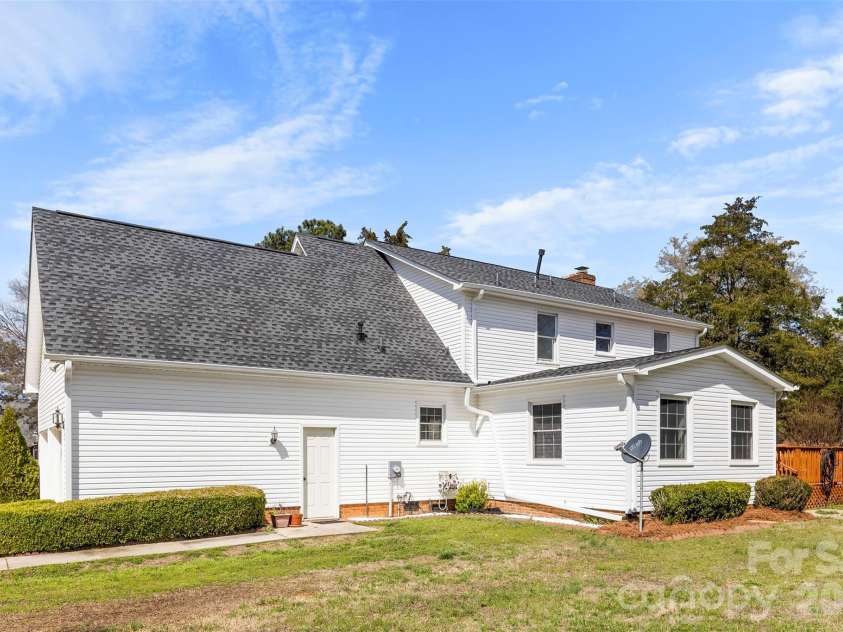 1347 Meadow Lakes Road, Rock Hill, SC 29732.  MLS# CAR4344325, YatesRealty ID 19924. 