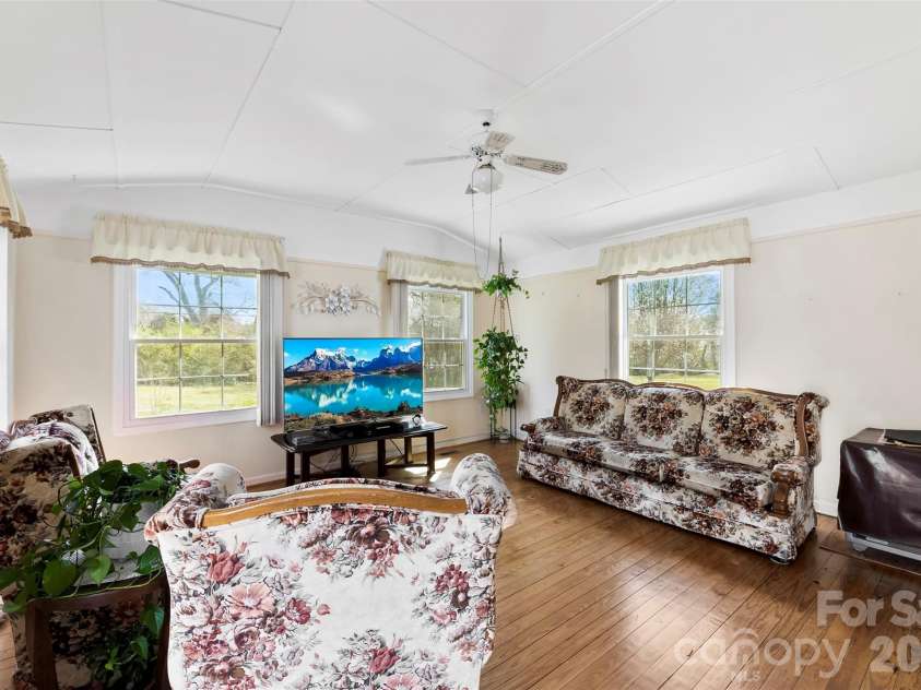 1347 Meadow Lakes Road, Rock Hill, SC 29732.  MLS# CAR4344325, YatesRealty ID 19924. Bright & Airy sunroom