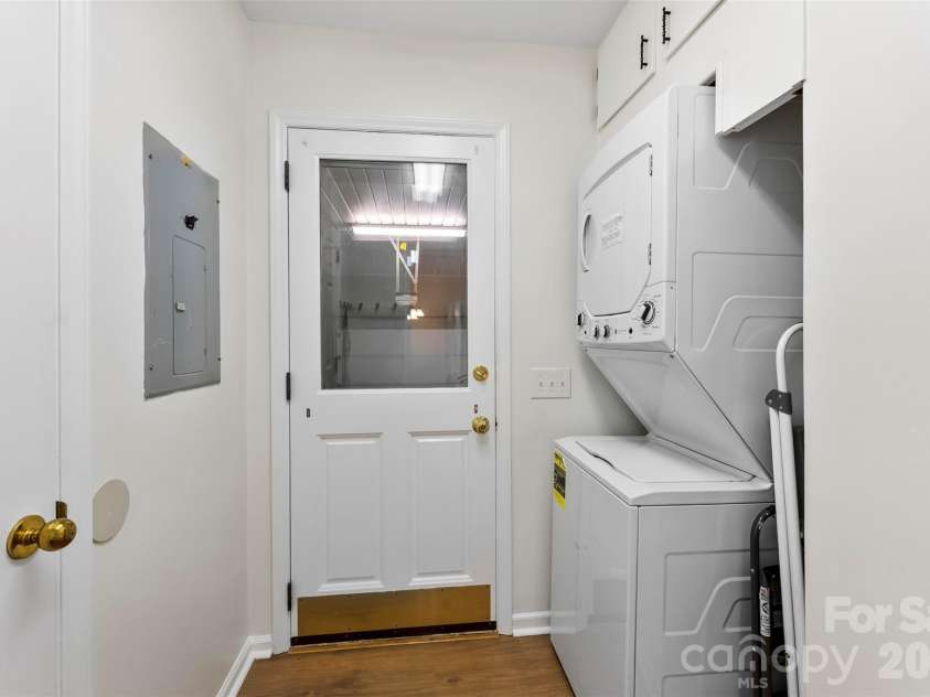 1347 Meadow Lakes Road, Rock Hill, SC 29732.  MLS# CAR4344325, YatesRealty ID 19924. Laundry area