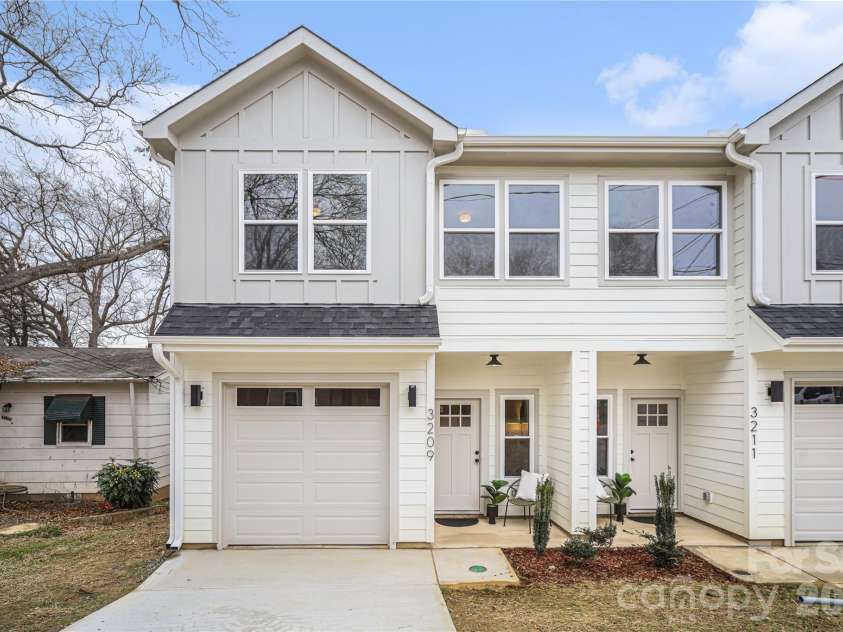 3209 Ross Avenue, Charlotte, NC 28208.  MLS# CAR4352260, YatesRealty ID 19925. 