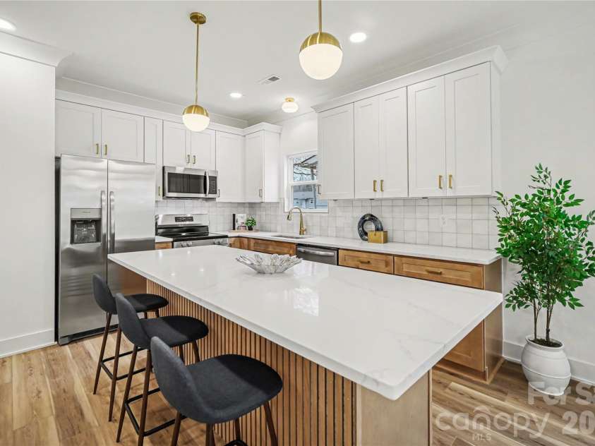 3209 Ross Avenue, Charlotte, NC 28208.  MLS# CAR4352260, YatesRealty ID 19925. 