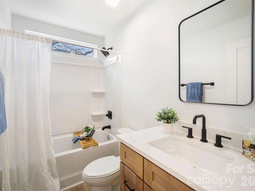 3209 Ross Avenue, Charlotte, NC 28208.  MLS# CAR4352260, YatesRealty ID 19925. 