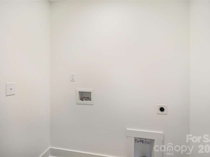 3209 Ross Avenue, Charlotte, NC 28208.  MLS# CAR4352260, YatesRealty ID 19925. 